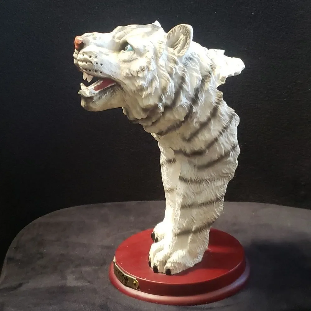 Vintage Classic Wildlife Collection Resin Siberian Tiger Figurine Wood Base